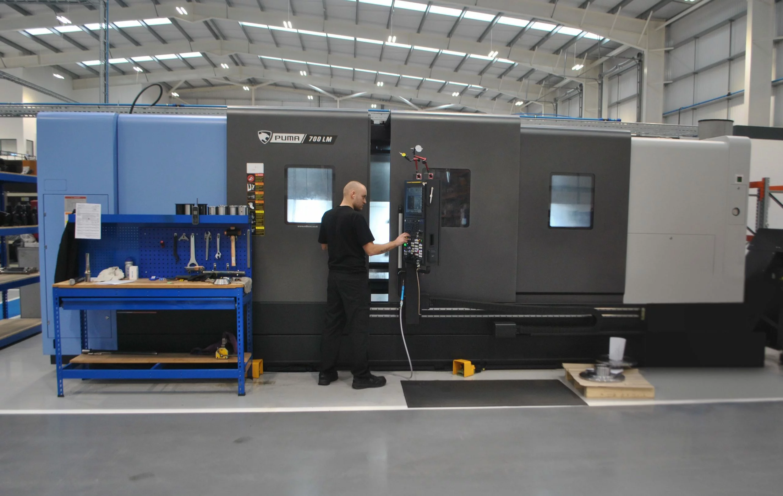 Puma 700LM lathe in  operation